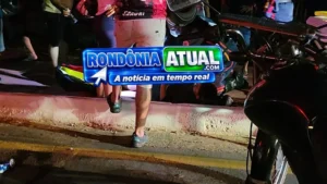 🚨 PISTA ESCURA TERMINA EM BATIDA VIOLENTA ENTRE DUAS MOTOS EM JI-PARANÁ; PAI E FILHO FICAM FERIDOS