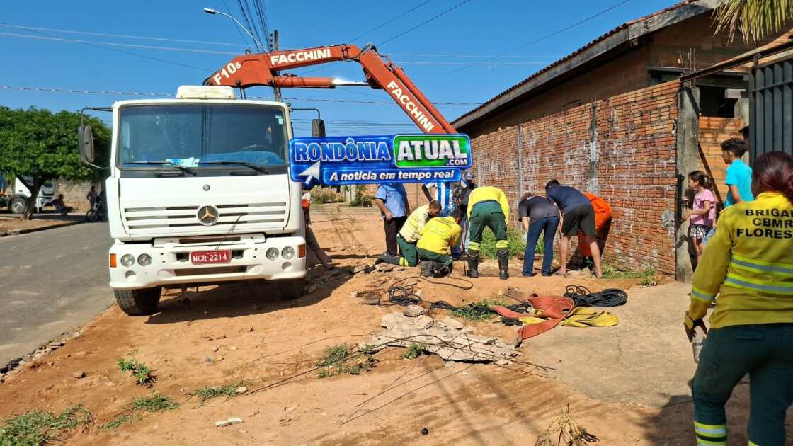 RESGATE IMPRESSIONANTE: CAVALO CAI EM FOSSA E MOBILIZA GRANDE OPERAÇÃO EM JI-PARANÁ
