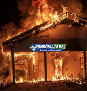 🔥 FOGO MISTERIOSO DESTRÓI IMÓVEL NO BELA VISTA E LEVANTA SUSPEITA DE INCÊNDIO CRIMINOSO EM JI-PARANÁ