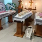 Cachorrinha Lola é velada ao lado de pai e filhas mortos em acidente