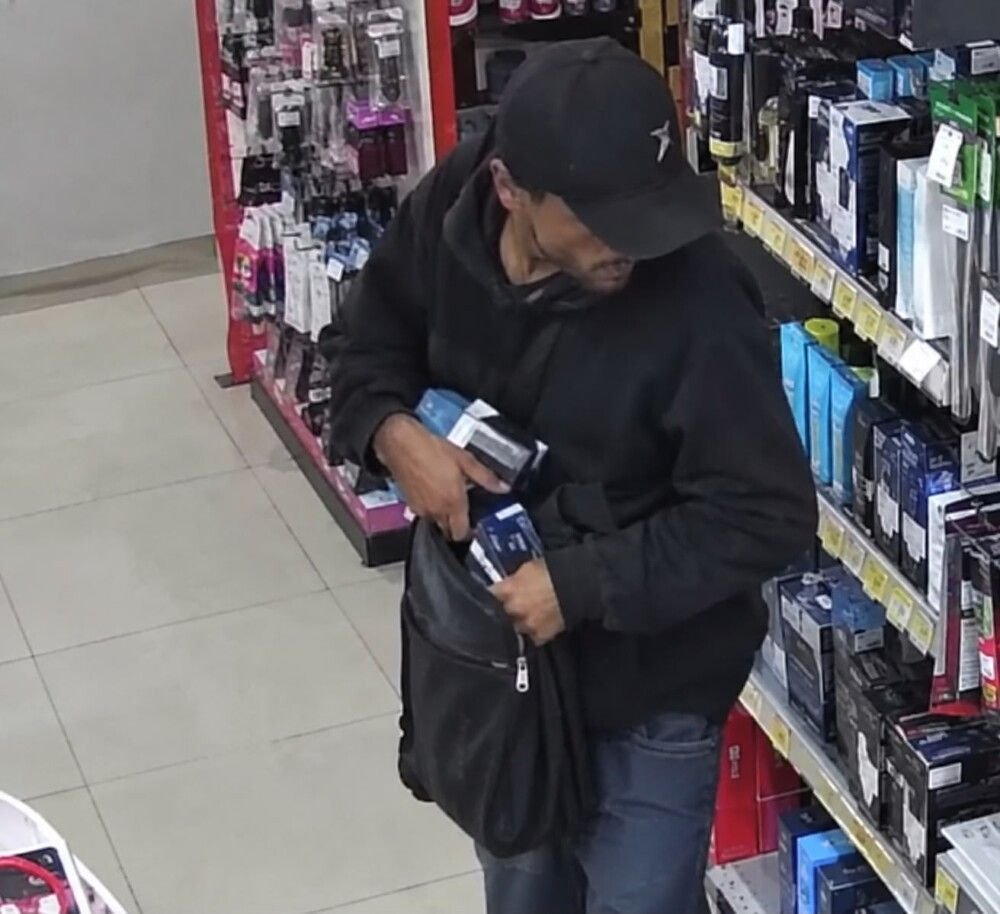 🚨TENTOU SAIR DA VAGABUNDAGEM: FOI PROCURAR EMPREGO COM CURRÍCULO E RESOLVEU FURTAR A LOJA 